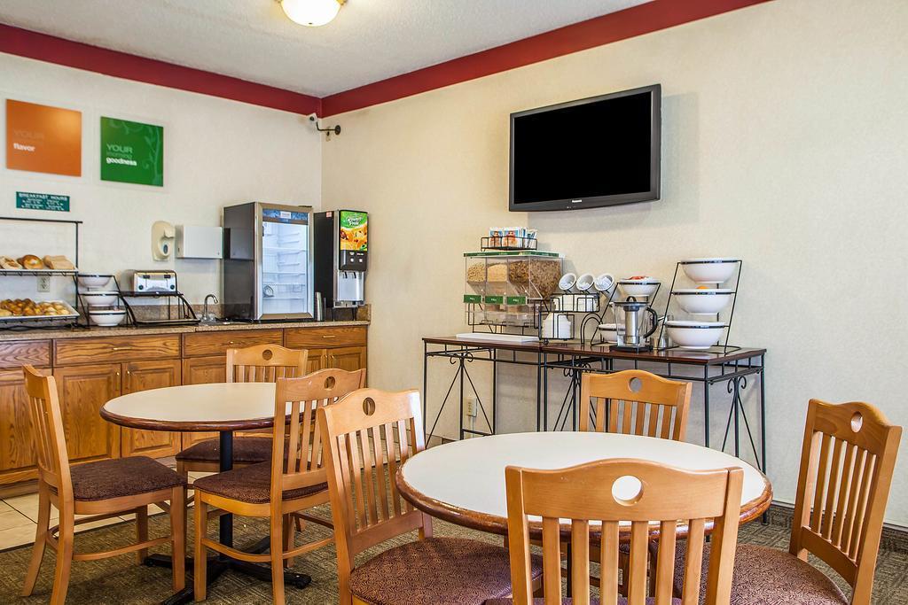 Comfort Inn Rockford Near Casino District Buitenkant foto